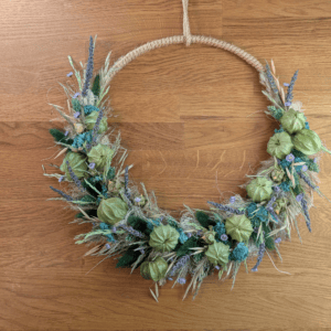 Trockenblumenkranz in Grün, Blau & Lila