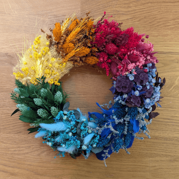 Bunter Trockenblumenkranz in Regenbogenfarben – 30 cm