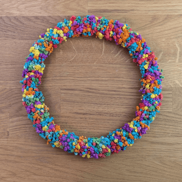 Bunter Schleierkrautkranz in Regenbogenfarben – 24 cm