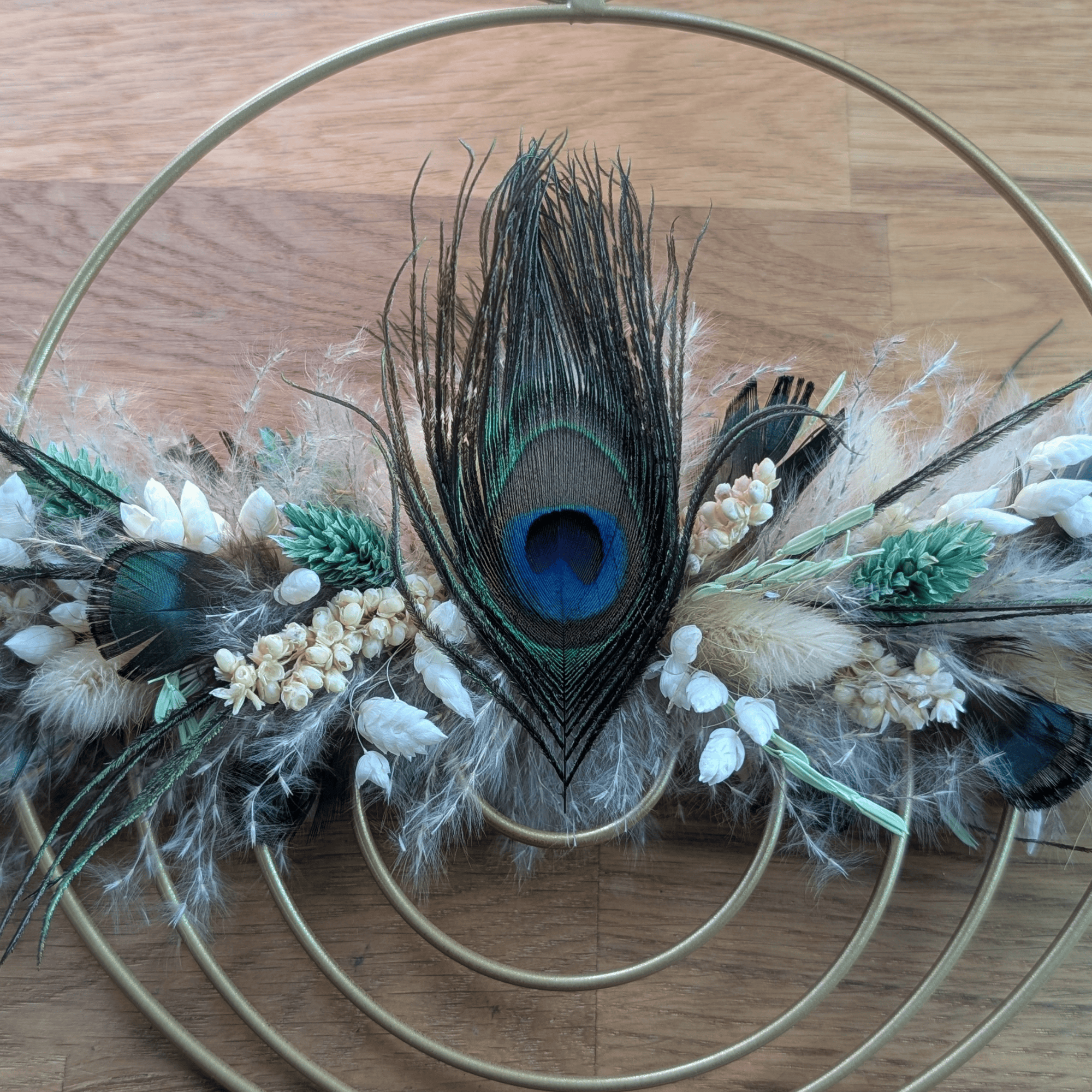 Goldenes Trockenblumen-Ornament mit Pfauenfedern – 20 cm – Bild 5