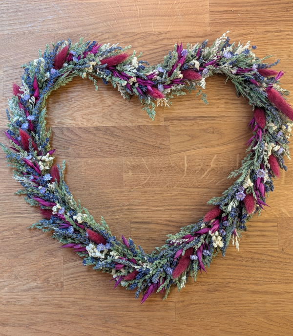 Trockenblumenkranz Herz in Lila & Natur