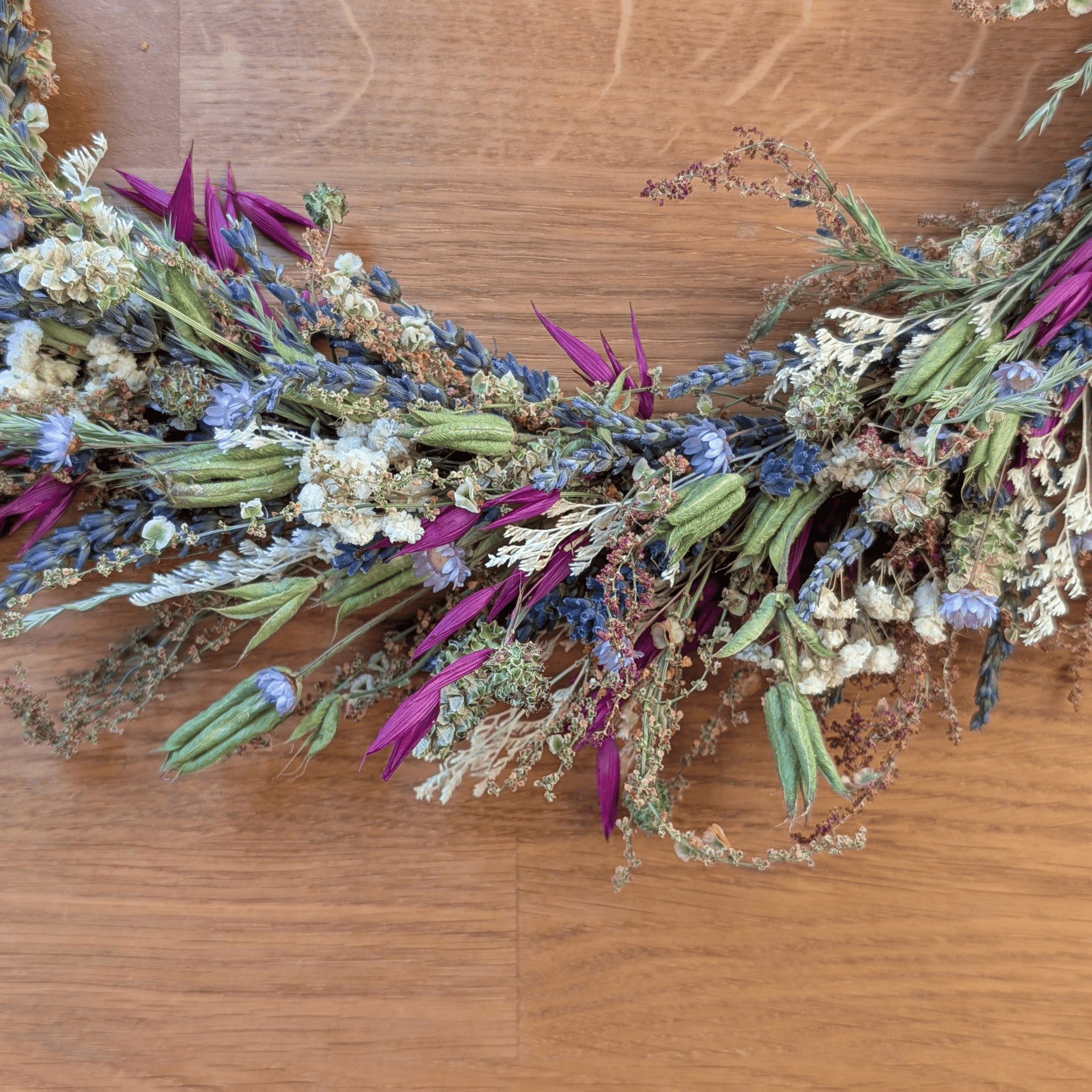 Trockenblumenkranz in Lila und Naturtönen – Bild 4