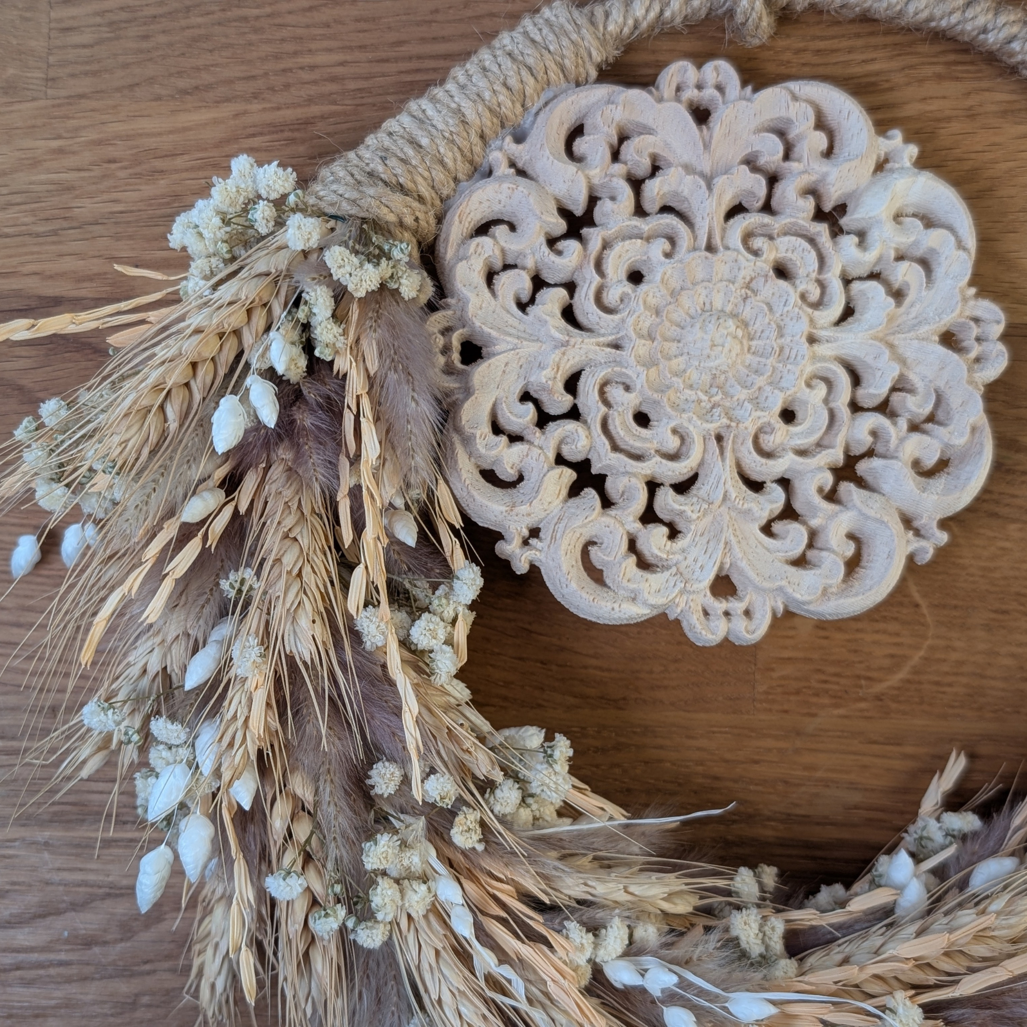 Trockenblumenkranz mit Holzornament und Reisgräsern – 27 cm – Bild 4
