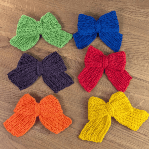 Gehäkelte Schleifen im 6er-Set – 11 × 17 cm