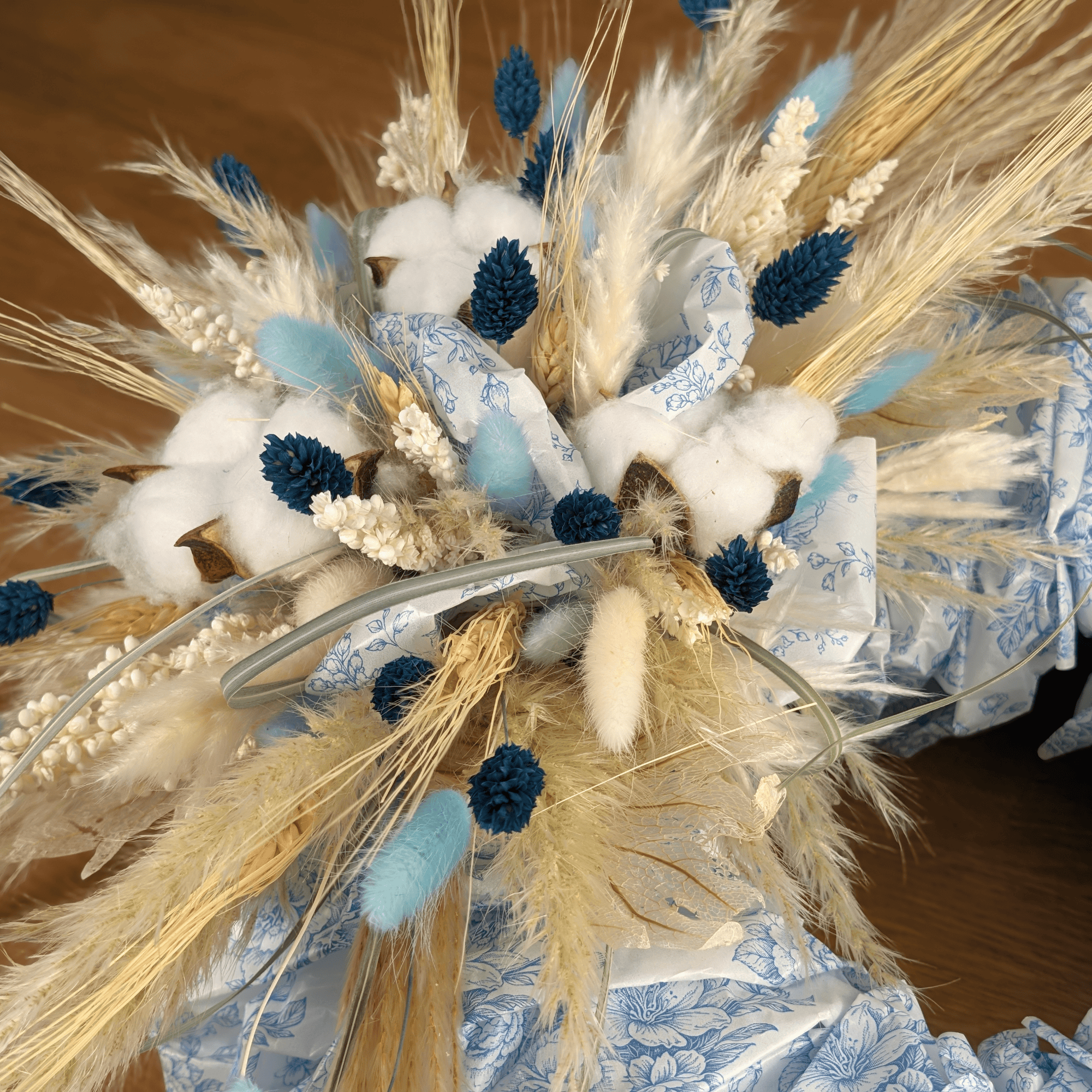 Papierkranz mit Trockenblumen in Weiß und Blau – 52,5 cm – Bild 4