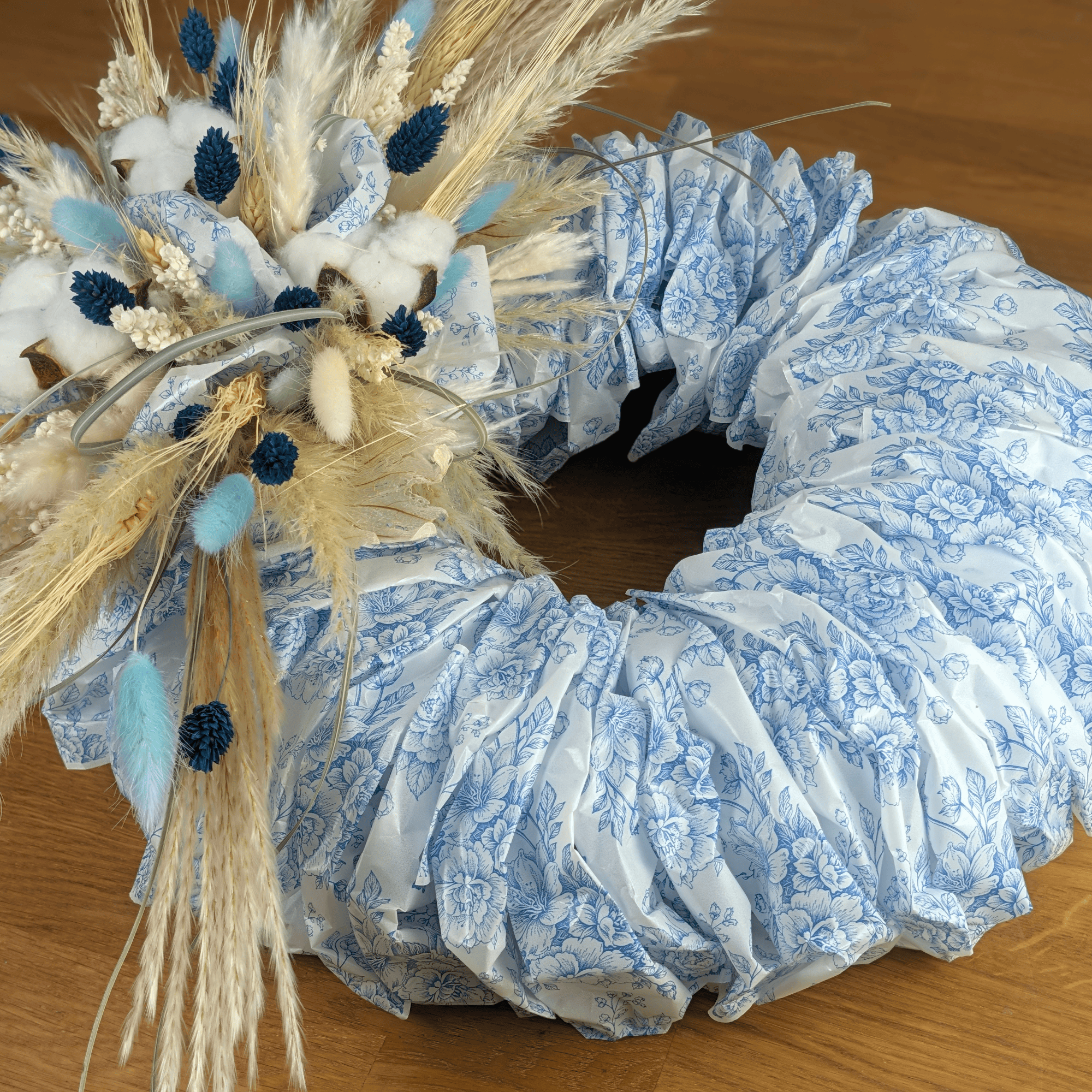 Papierkranz mit Trockenblumen in Weiß und Blau – 52,5 cm – Bild 6