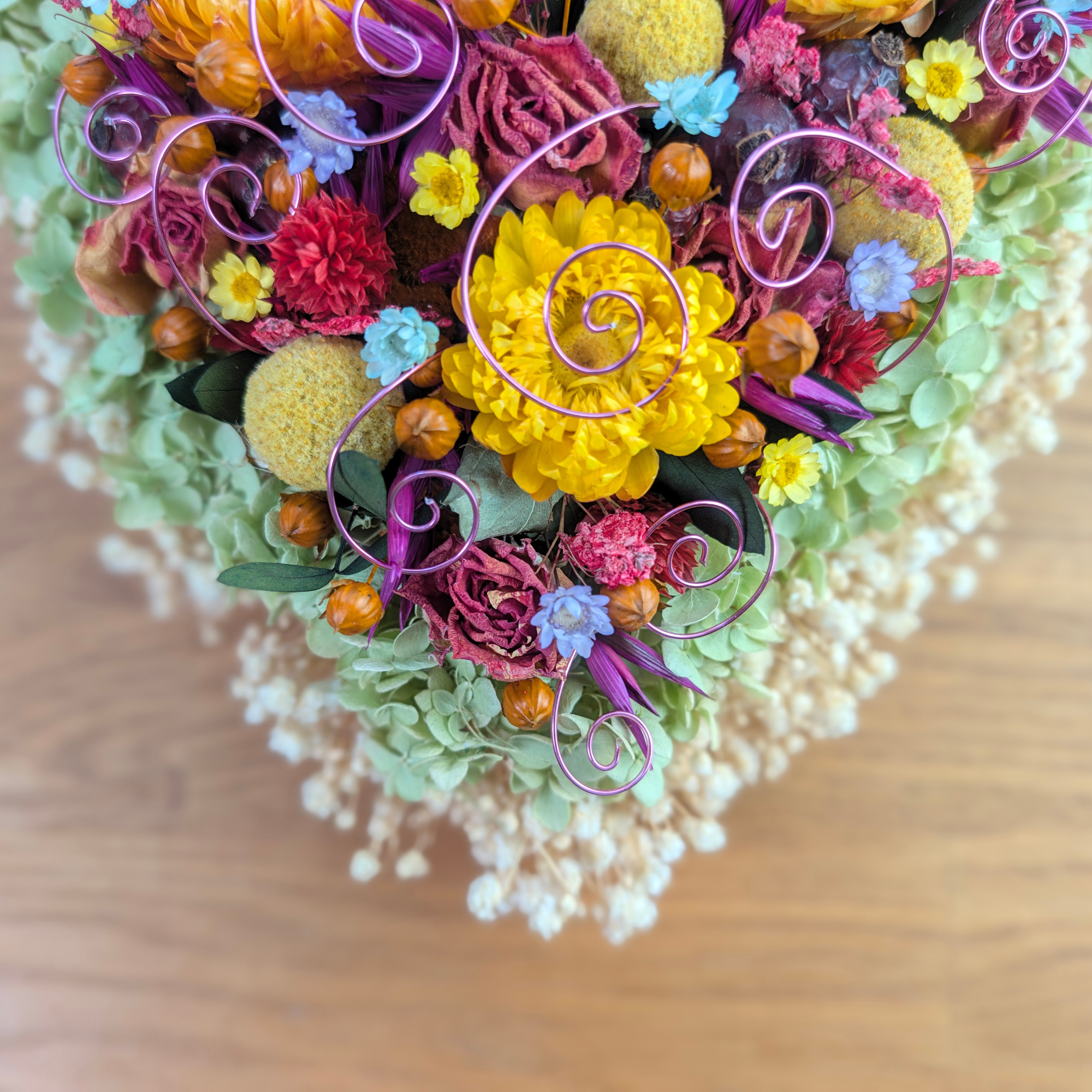 Trockenblumenherz in Regenbogenfarben – 24 × 23 cm – Bild 6