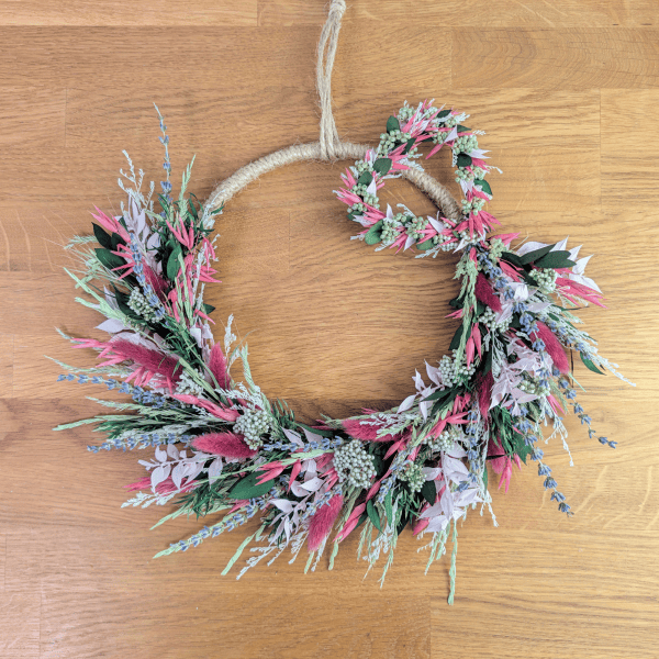 Trockenblumenkranz mit kleinem Trockenblumenherz – 34 cm