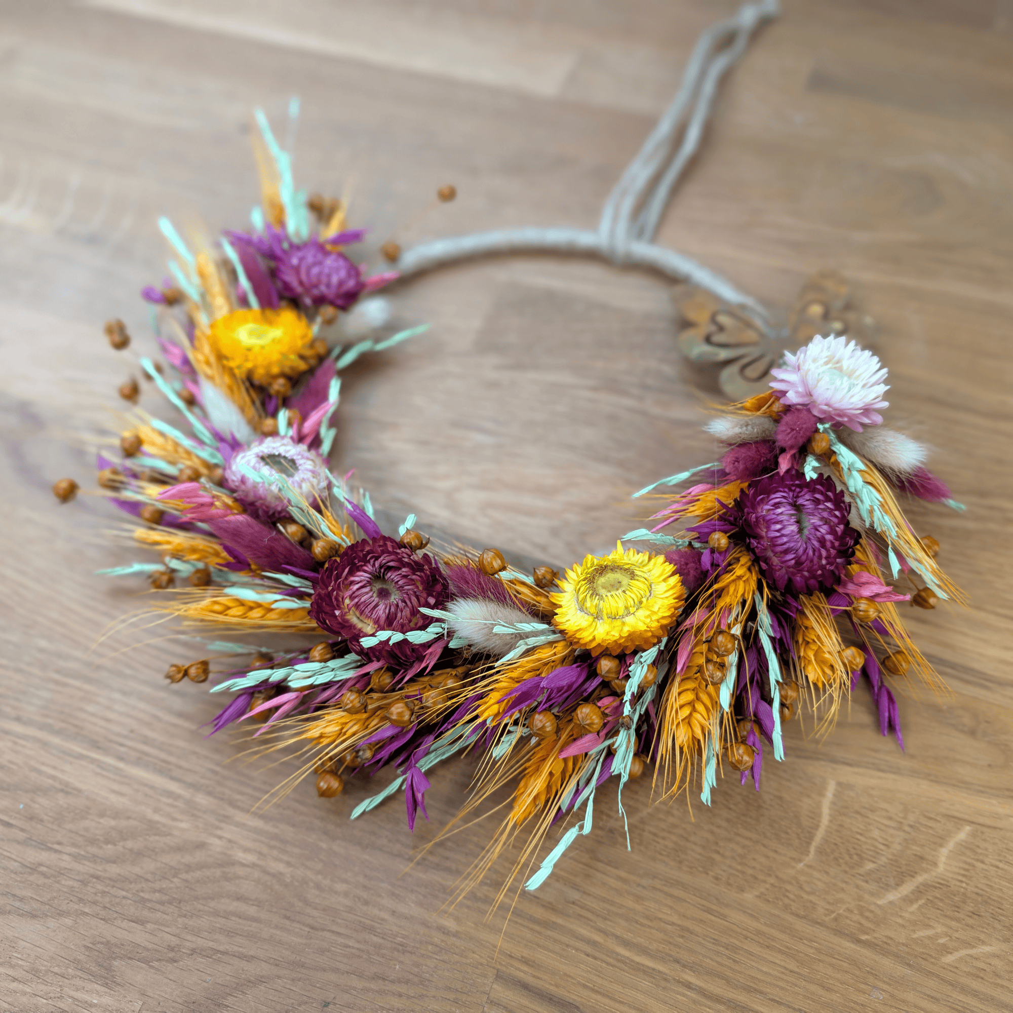 Trockenblumenkranz mit Metallschmetterling – 30 cm – Bild 3
