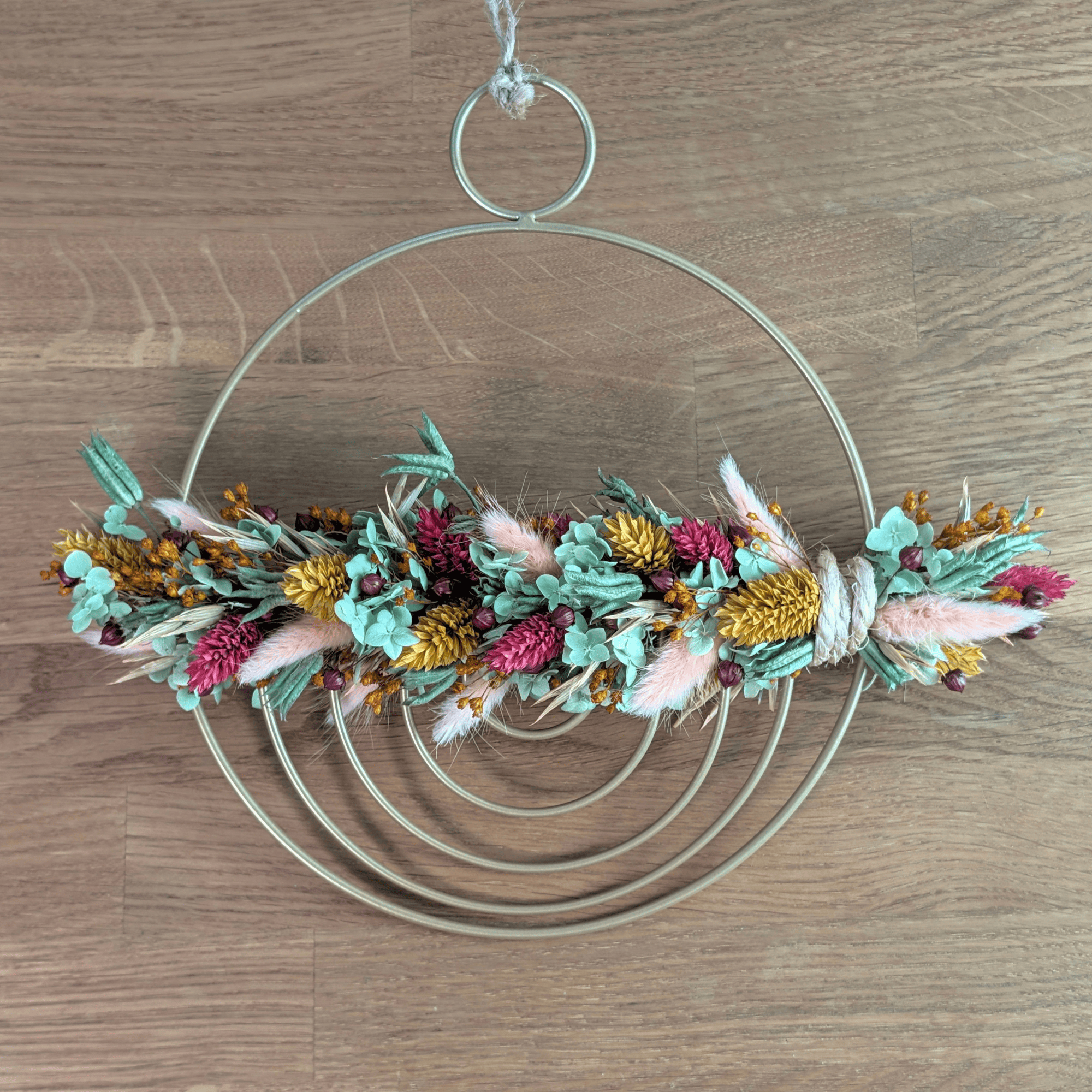 Trockenblumenschmuck auf goldenem Metallring mit Phalaris– 29 cm – Bild 5