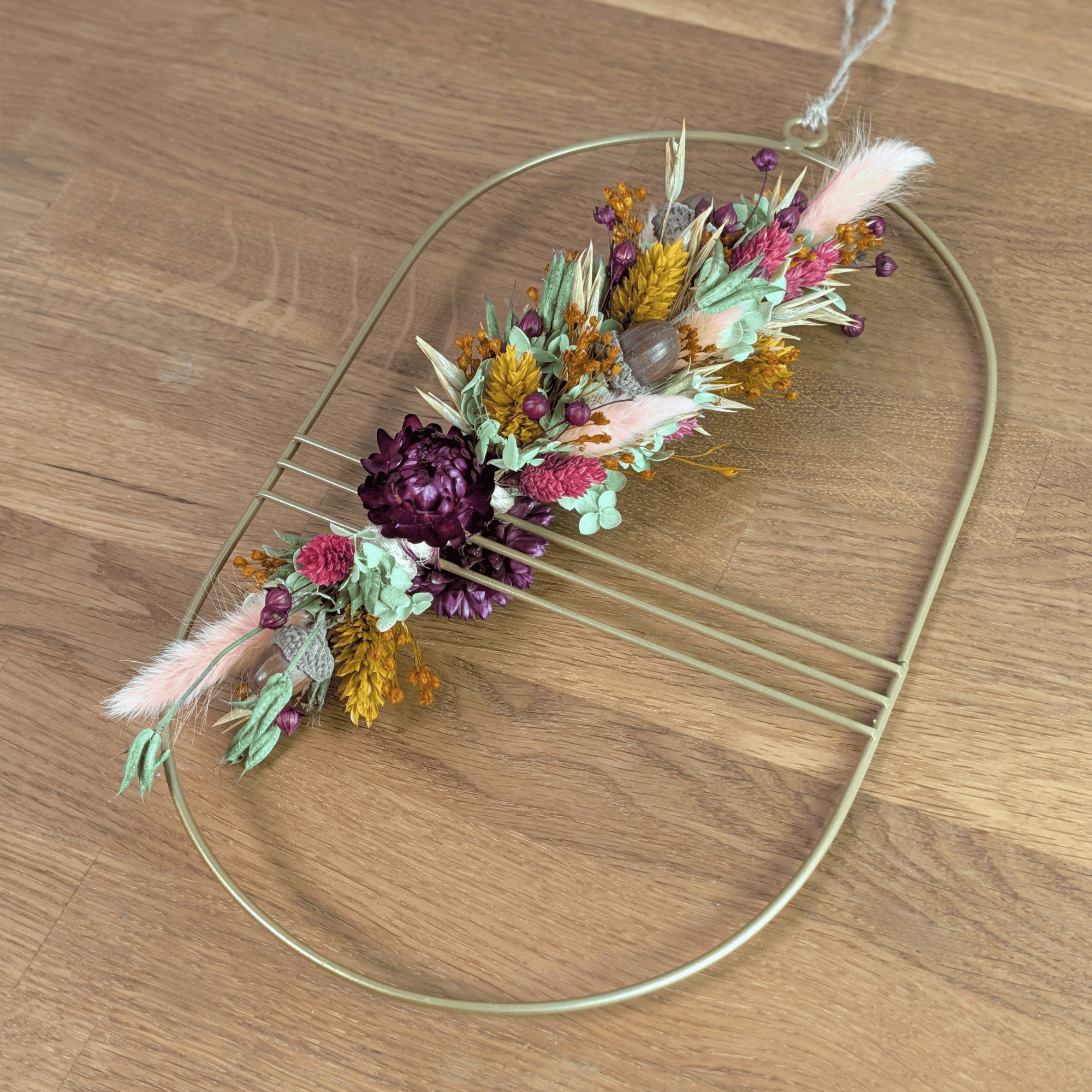 Trockenblumenschmuck auf goldenem Ovalornament – 17,5 × 30 cm – Bild 3