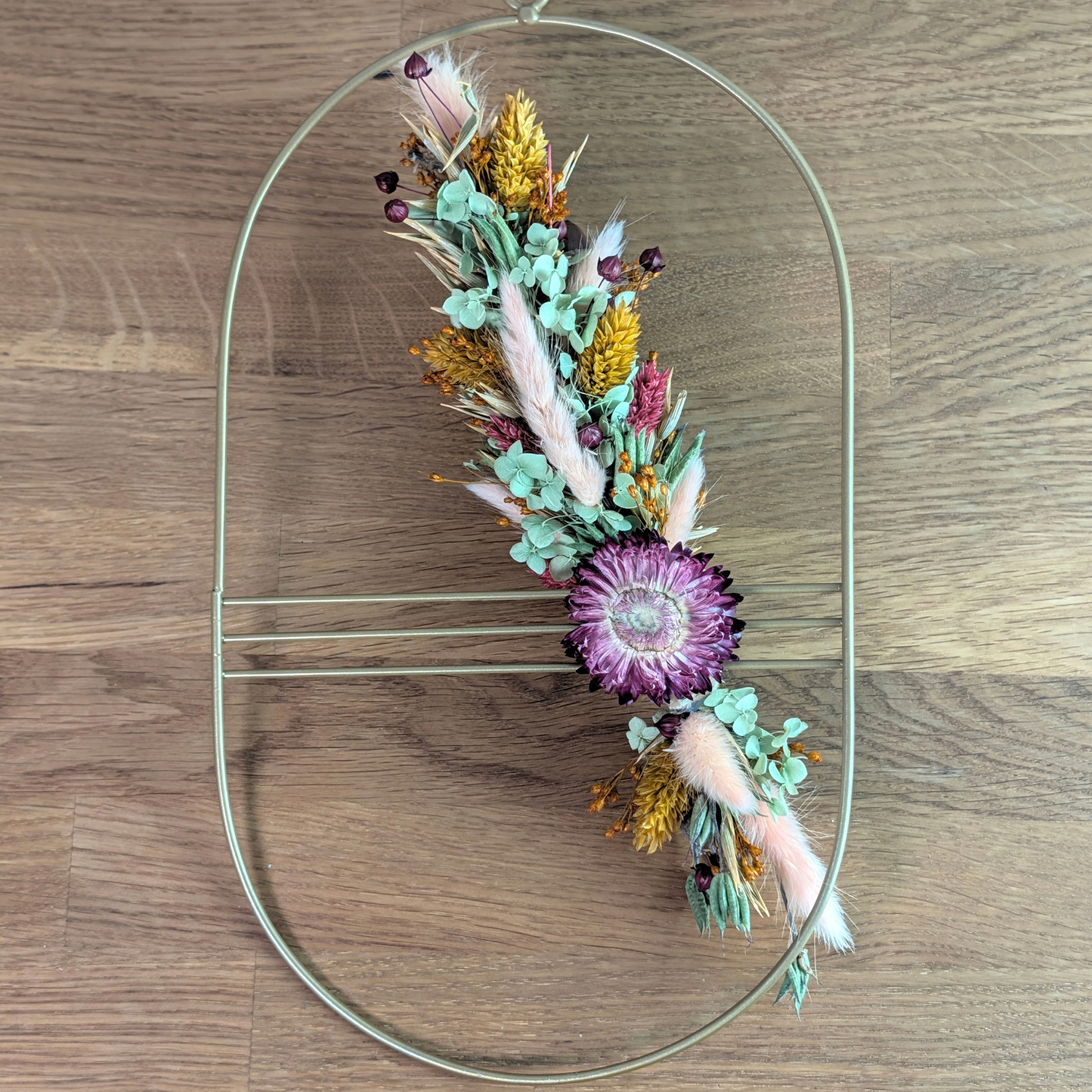Trockenblumenschmuck auf goldenem Ovalornament – 17,5 × 30 cm – Bild 5