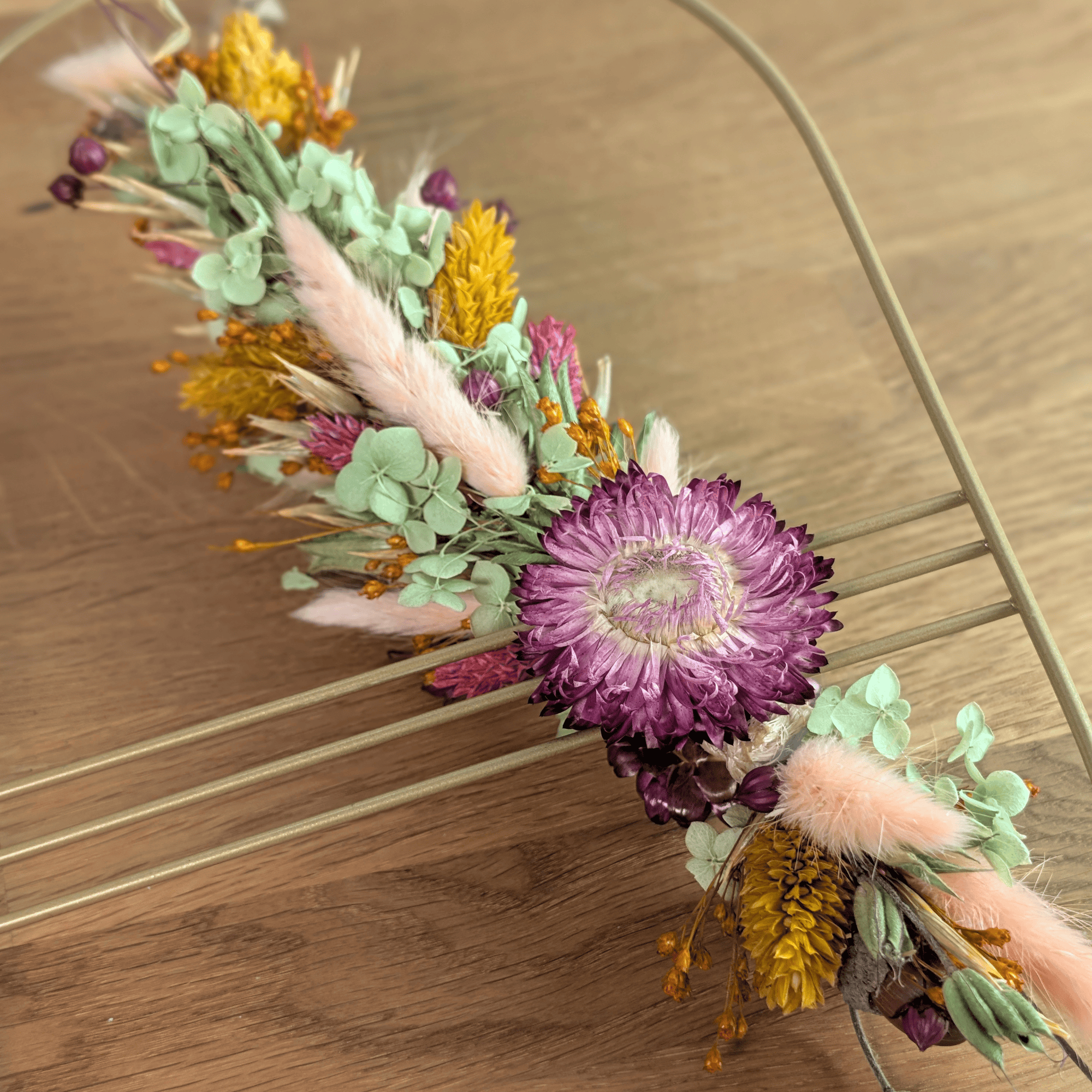 Trockenblumenschmuck auf goldenem Ovalornament – 17,5 × 30 cm – Bild 6