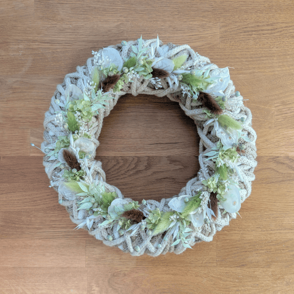 Wollschnurkranz mit Lunaria und Rispenhortensie in Naturtönen – 30 cm